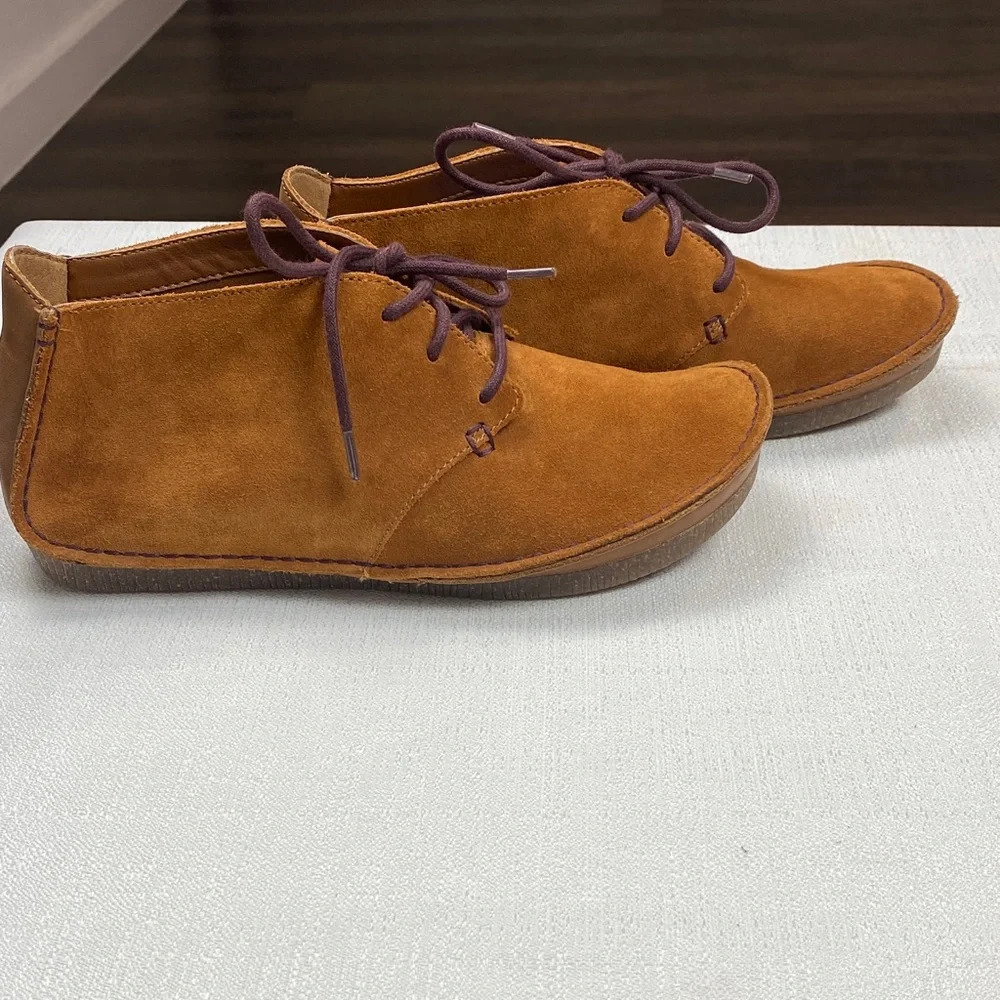 Clarks Brown Suede Ankle Boots with Purple Laces Size 8.5 - Picture 5 of 16